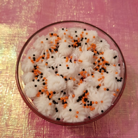 Apple Pie Scented, 4oz Candle, Whipped Topping, Highly Scented, 100% Soy Wax - Picture 3 of 4